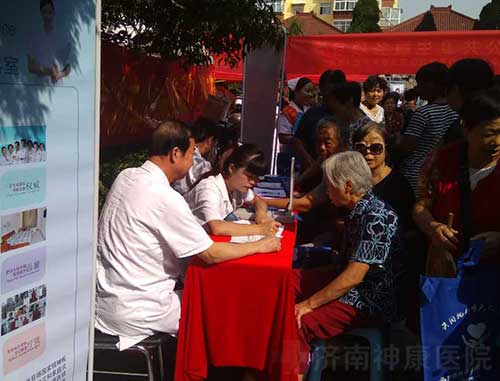 我院积极参加卫计委组织的“2017服务百姓健康行动”大型义诊活动